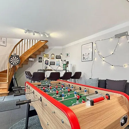 Dom wakacyjny Central Stuttgart Group Duplex Sleeps 13 Games Ps5 Patio