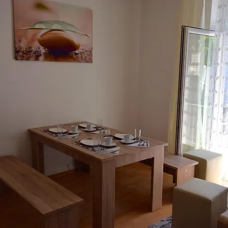 Ostendplatz Apartamento *