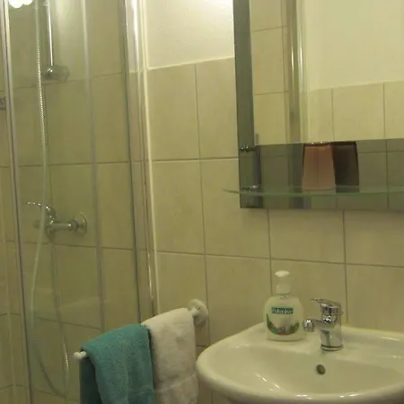 Hotel-pension Adler Untertuerkheim 招待所 *